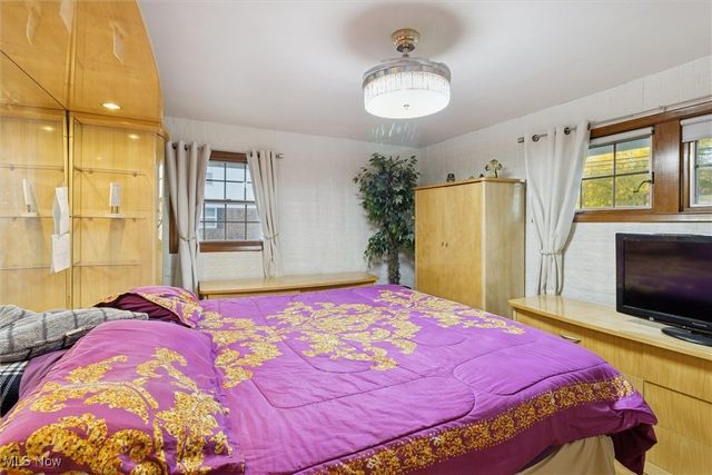 25918 Highland Road, Richmond Heights, OH 44143