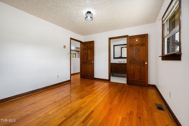 248 Lakeview Drive, Bluff City, TN 37618