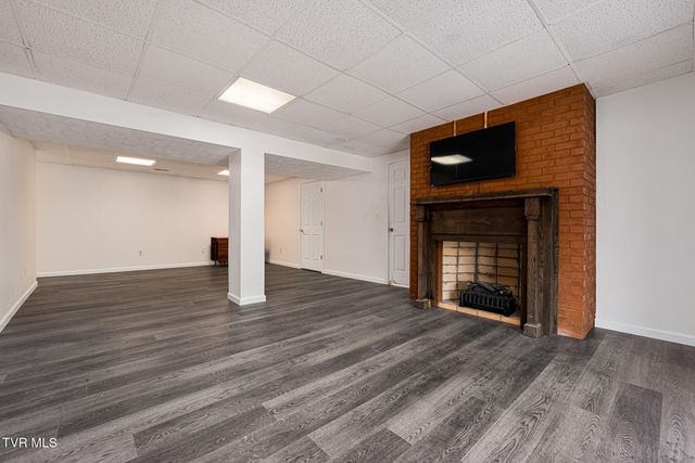 248 Lakeview Drive, Bluff City, TN 37618