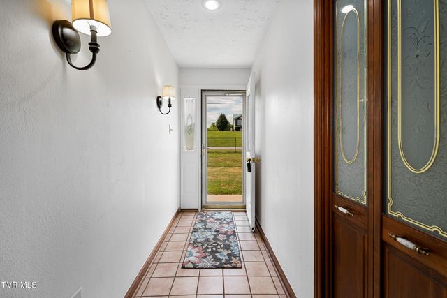 248 Lakeview Drive, Bluff City, TN 37618