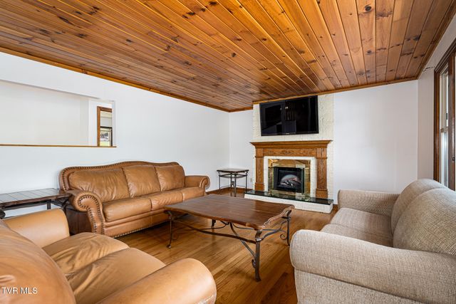 248 Lakeview Drive, Bluff City, TN 37618