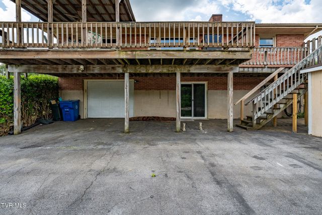 248 Lakeview Drive, Bluff City, TN 37618
