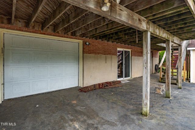248 Lakeview Drive, Bluff City, TN 37618