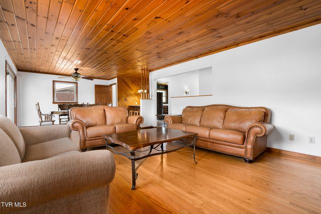 248 Lakeview Drive, Bluff City, TN 37618