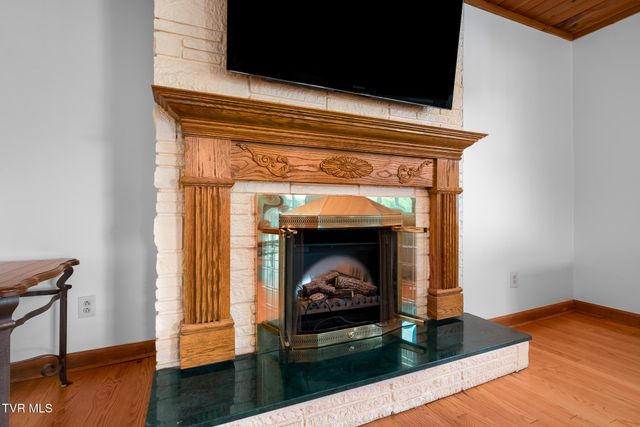 248 Lakeview Drive, Bluff City, TN 37618