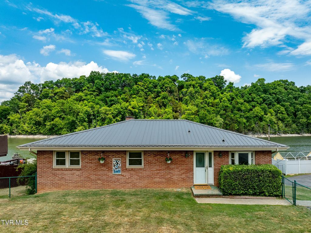 248 Lakeview Drive, Bluff City, TN 37618
