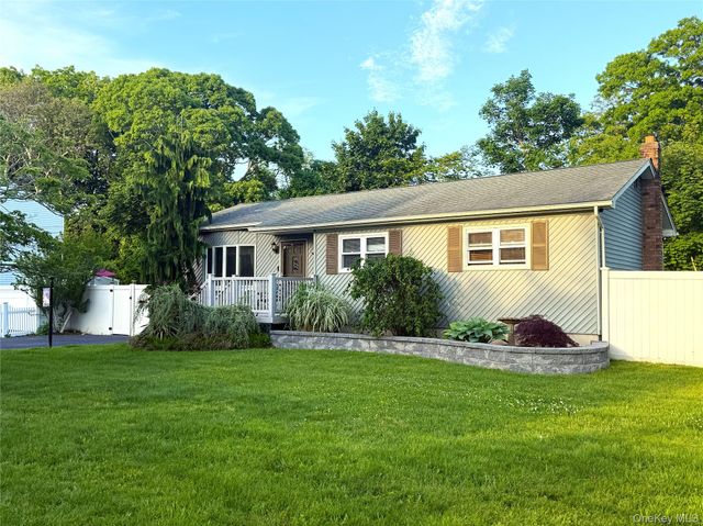 1 Heston Road, Shirley, NY 11967