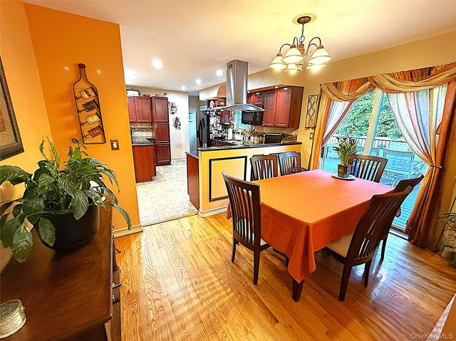 1 Heston Road, Shirley, NY 11967