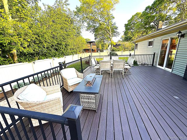 1 Heston Road, Shirley, NY 11967