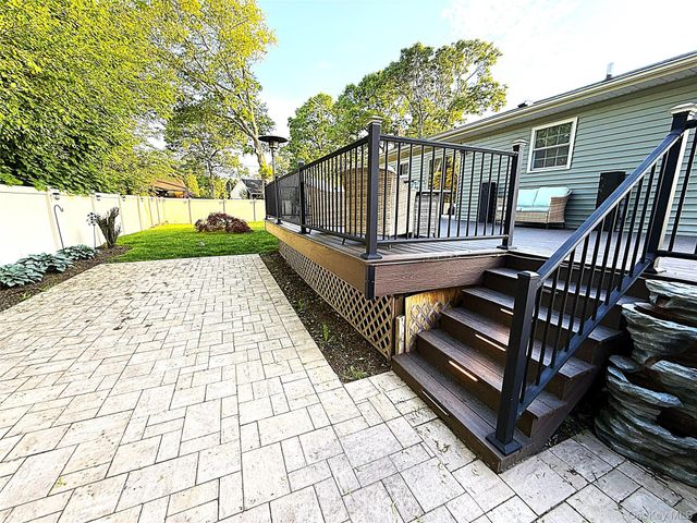 1 Heston Road, Shirley, NY 11967