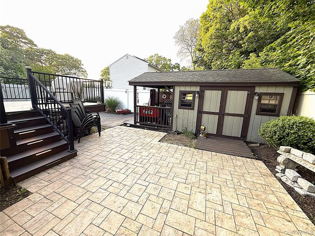 1 Heston Road, Shirley, NY 11967