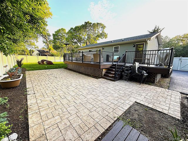1 Heston Road, Shirley, NY 11967