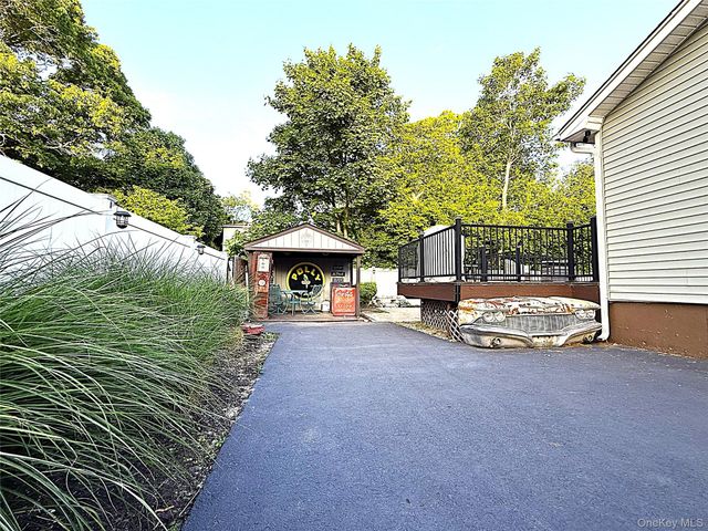 1 Heston Road, Shirley, NY 11967