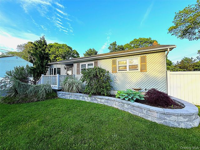 1 Heston Road, Shirley, NY 11967