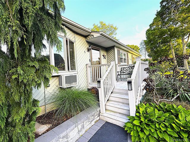1 Heston Road, Shirley, NY 11967