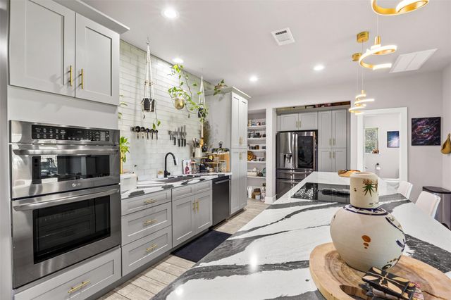 4425 Fuqua Street, Houston, TX 77048