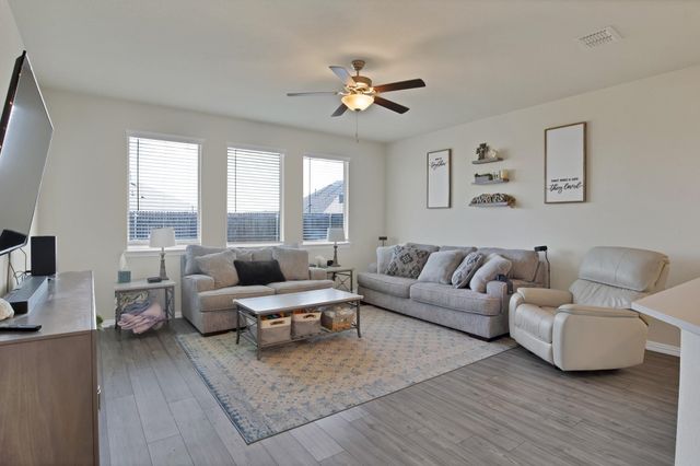 621 Ridgeback Trail, Fort Worth, TX 76052