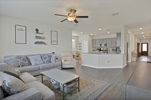 621 Ridgeback Trail, Fort Worth, TX 76052
