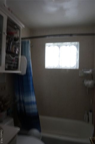 1678 N Thompson Divide, Bay Shore, NY 11706