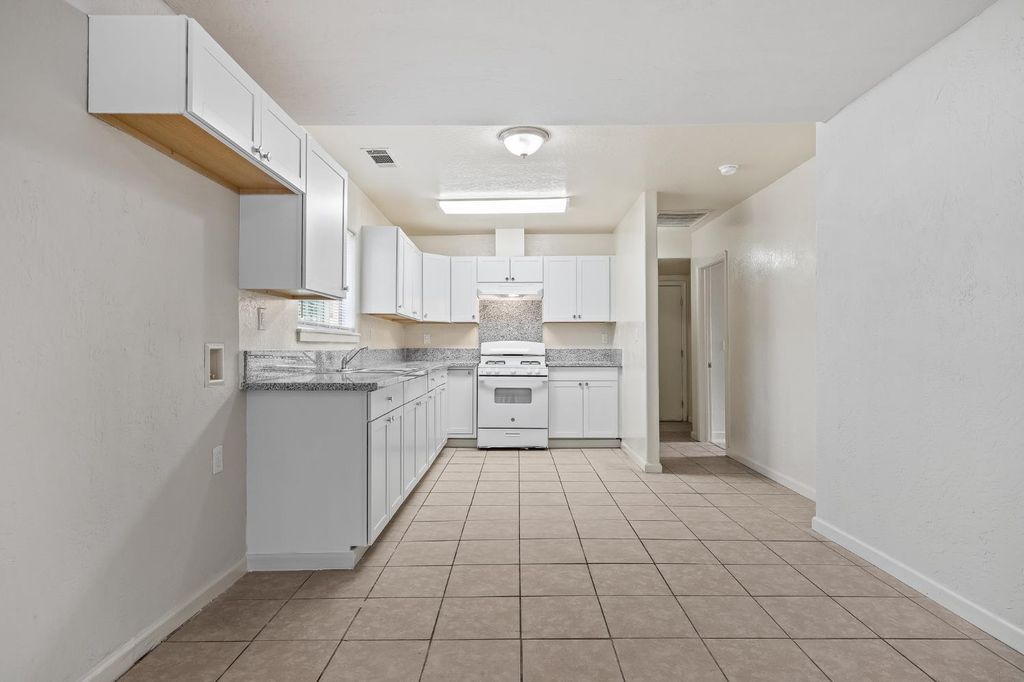 Image 10 of property listing at 3323 E Tulare Street, Fresno, CA 93702