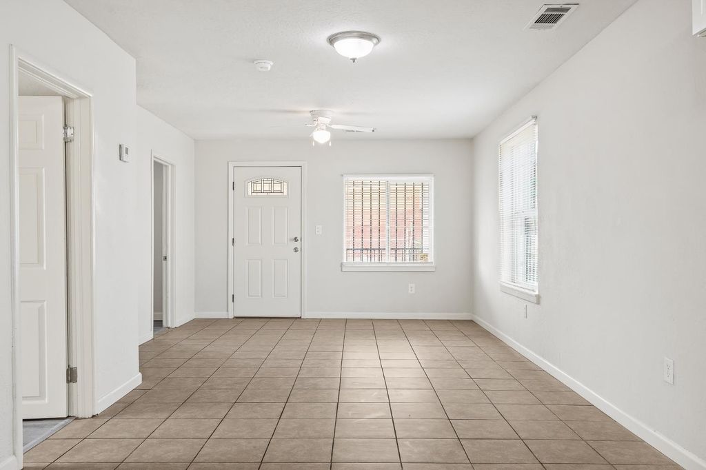 Image 13 of property listing at 3323 E Tulare Street, Fresno, CA 93702