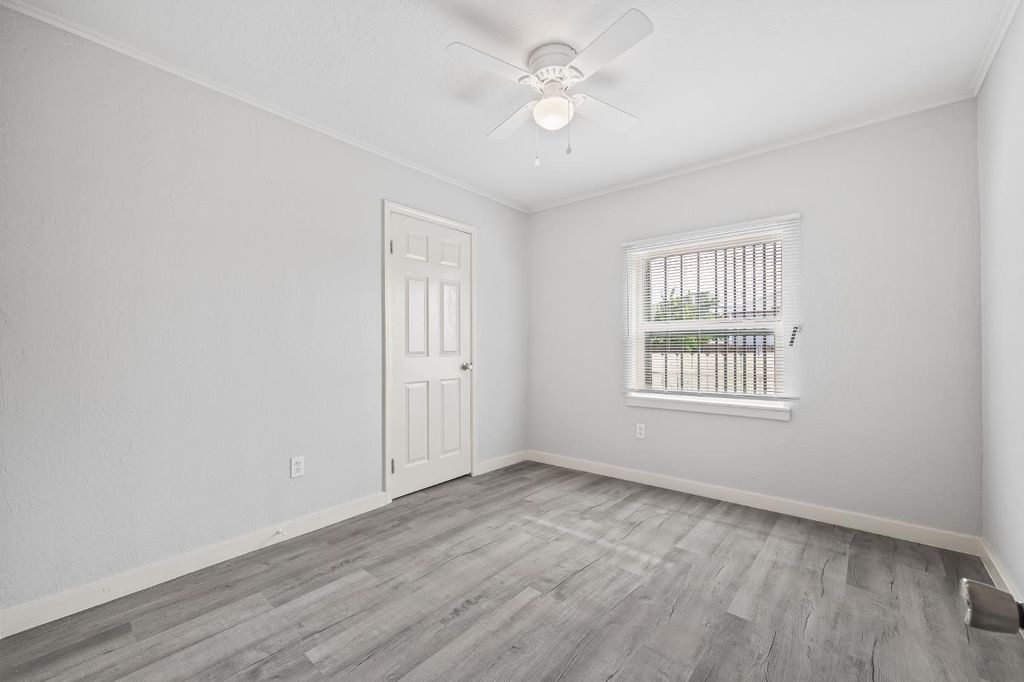 Image 14 of property listing at 3323 E Tulare Street, Fresno, CA 93702