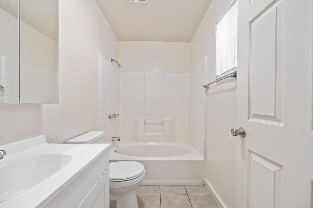Image 24 of property listing at 3323 E Tulare Street, Fresno, CA 93702