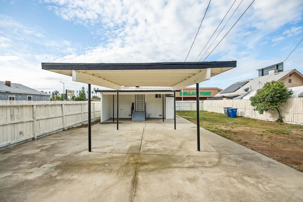 Image 26 of property listing at 3323 E Tulare Street, Fresno, CA 93702