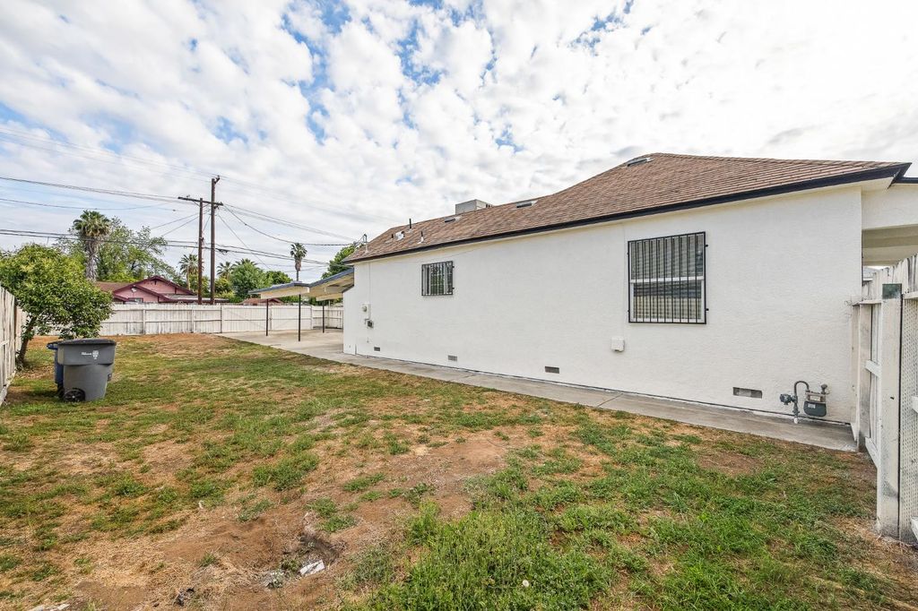 Image 29 of property listing at 3323 E Tulare Street, Fresno, CA 93702