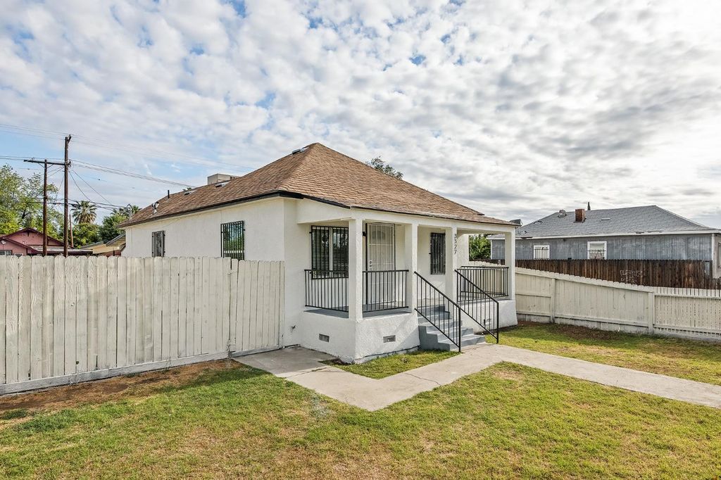 Image 3 of property listing at 3323 E Tulare Street, Fresno, CA 93702