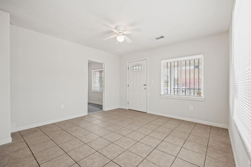 Image 4 of property listing at 3323 E Tulare Street, Fresno, CA 93702