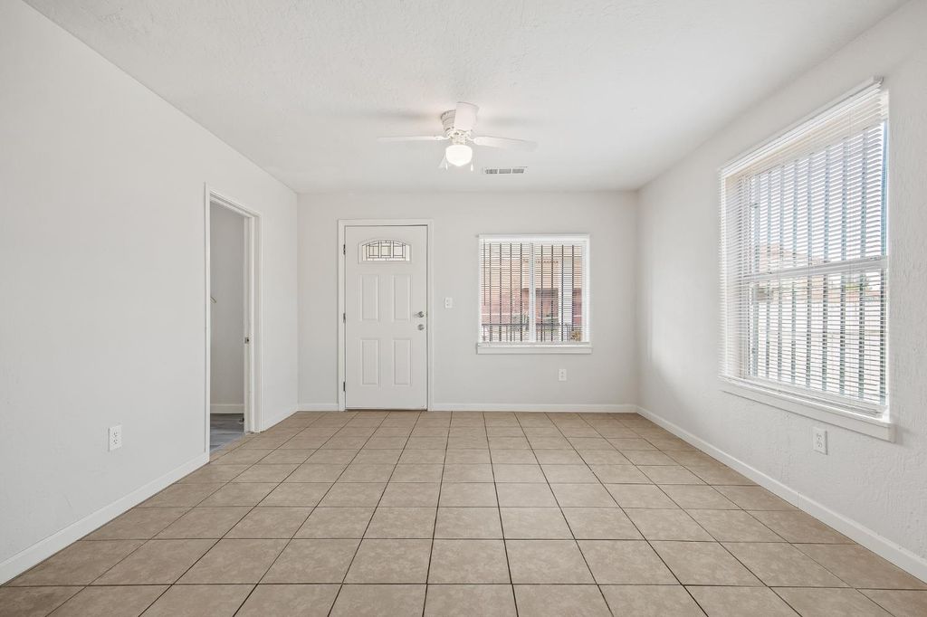 Image 5 of property listing at 3323 E Tulare Street, Fresno, CA 93702