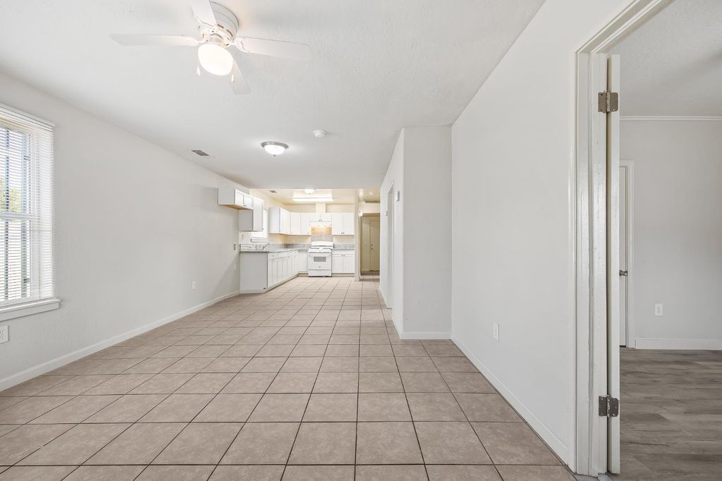 Image 7 of property listing at 3323 E Tulare Street, Fresno, CA 93702