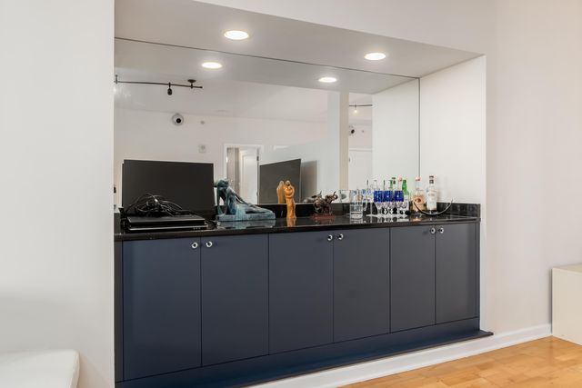 145 N High Street, 400, Columbus, OH 43215