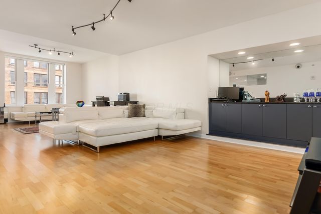 145 N High Street, 400, Columbus, OH 43215