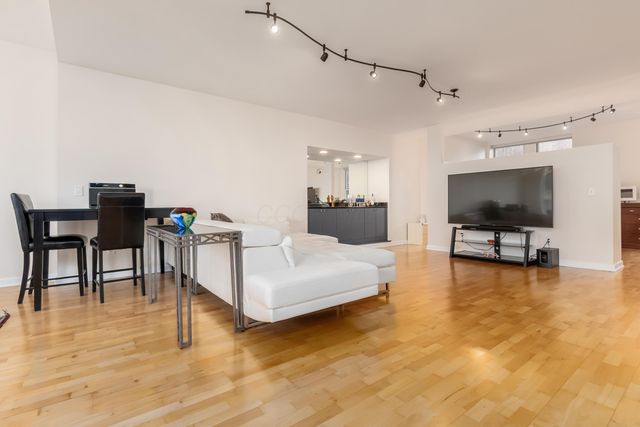 145 N High Street, 400, Columbus, OH 43215