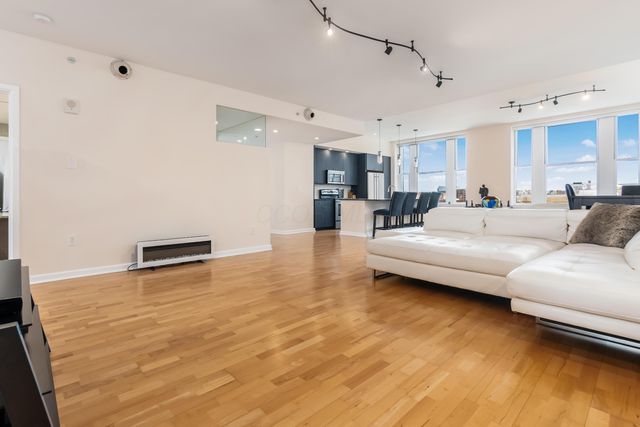 145 N High Street, 400, Columbus, OH 43215