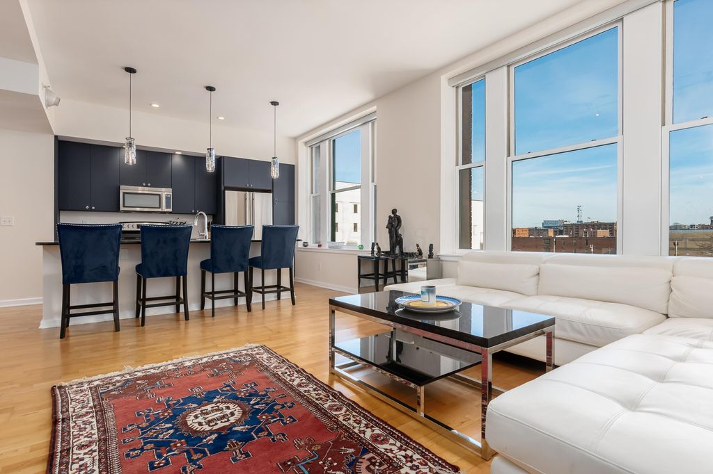 145 N High Street, 400, Columbus, OH 43215