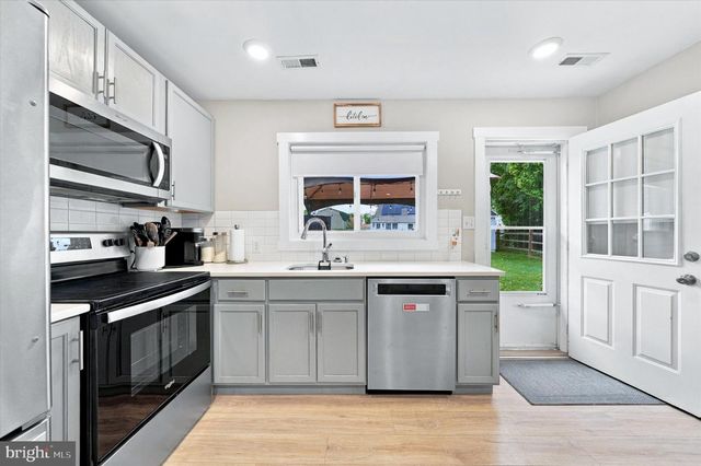 1515 OLD FARM RD, Wilmington, DE 19805