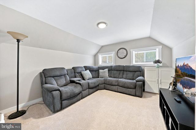 1515 OLD FARM RD, Wilmington, DE 19805