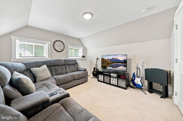 1515 OLD FARM RD, Wilmington, DE 19805
