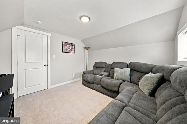 1515 OLD FARM RD, Wilmington, DE 19805