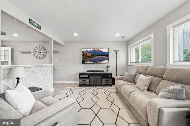 1515 OLD FARM RD, Wilmington, DE 19805