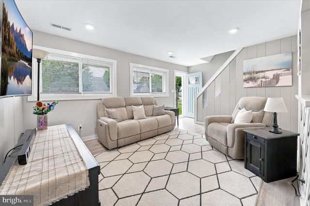 1515 OLD FARM RD, Wilmington, DE 19805