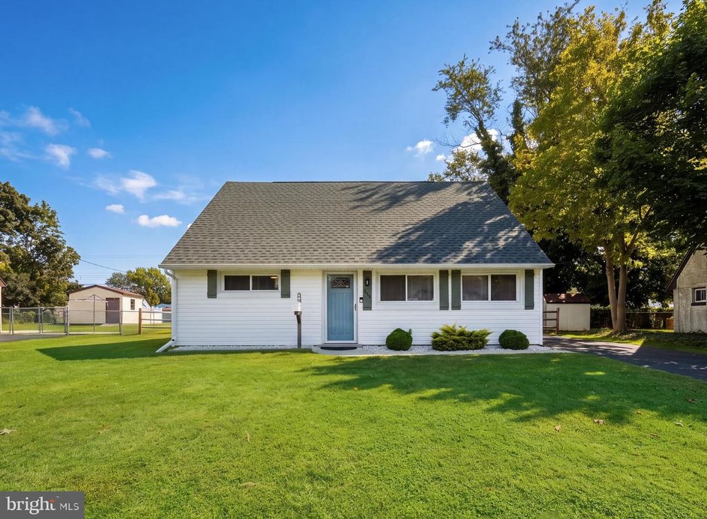 1515 OLD FARM RD, Wilmington, DE 19805 — exterior