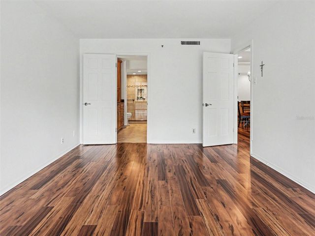 3211 W SWANN AVENUE 302, Tampa, FL 33609