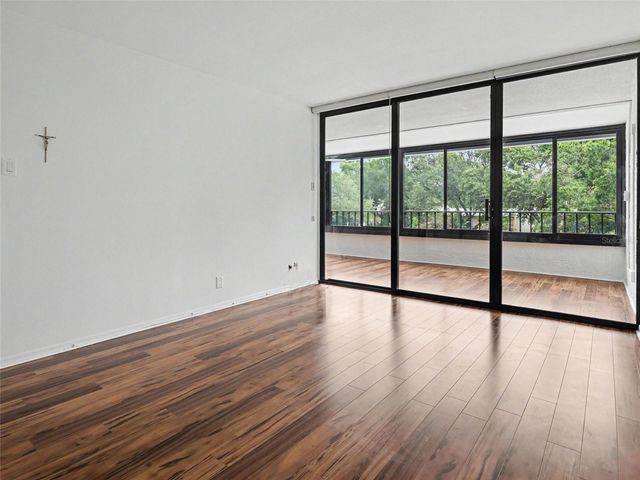 3211 W SWANN AVENUE 302, Tampa, FL 33609