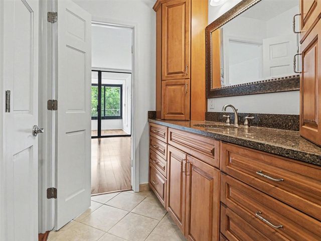 3211 W SWANN AVENUE 302, Tampa, FL 33609