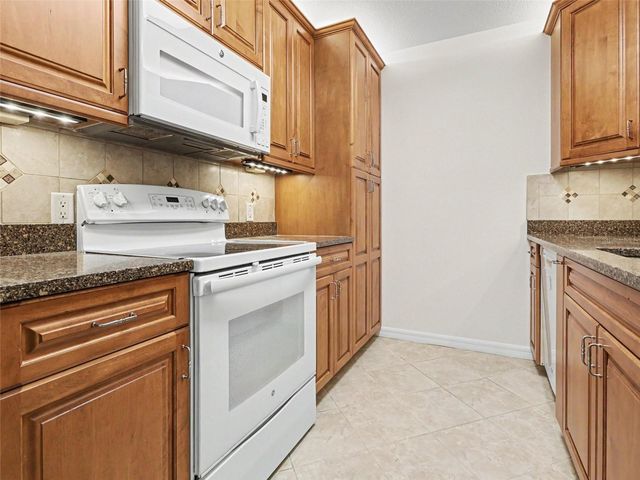 3211 W SWANN AVENUE 302, Tampa, FL 33609