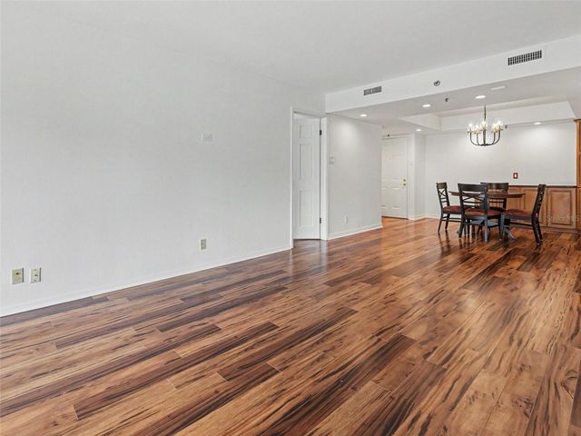 3211 W SWANN AVENUE 302, Tampa, FL 33609